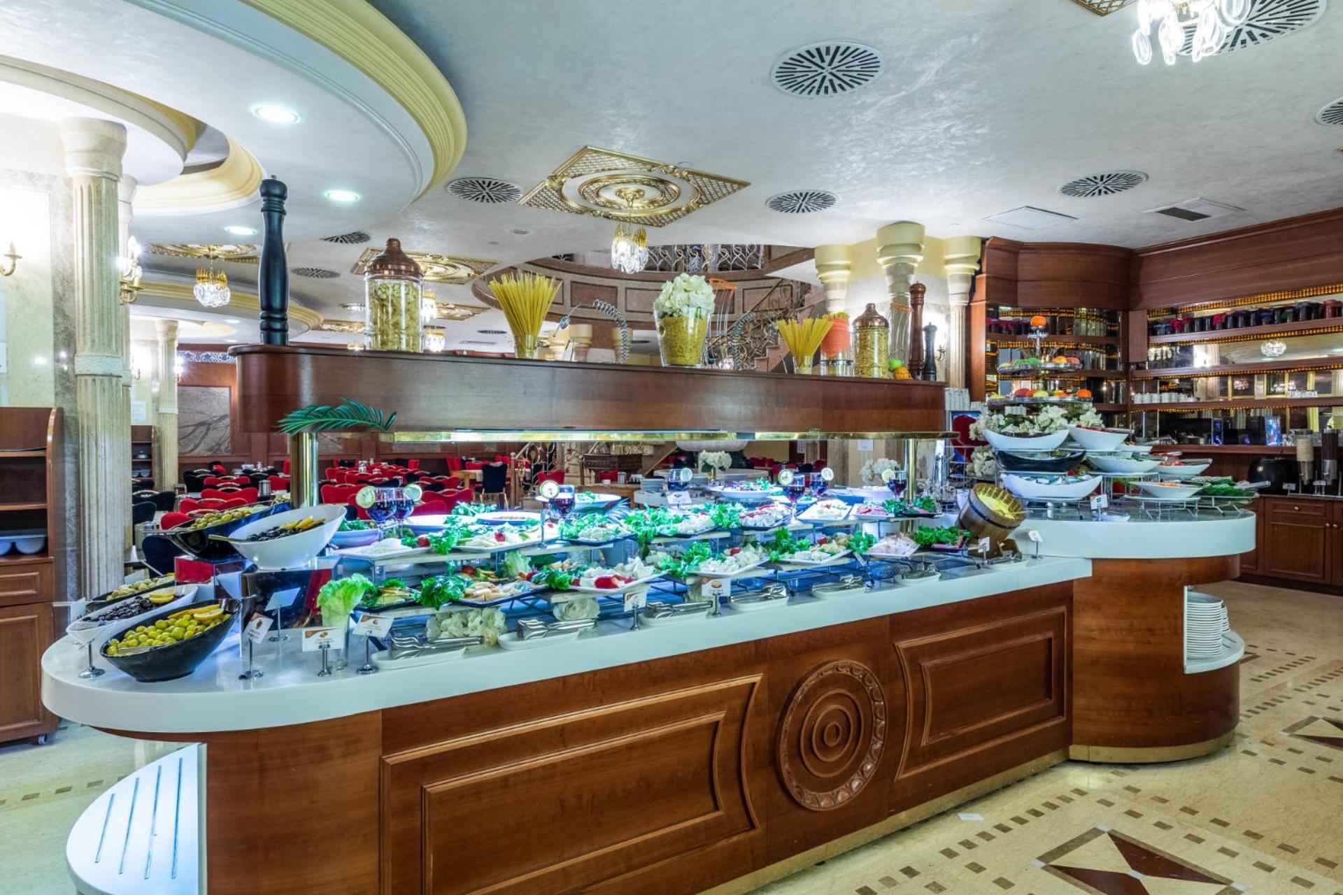 Wyndham Istanbul Old City Exteriér fotografie A buffet at a hotel