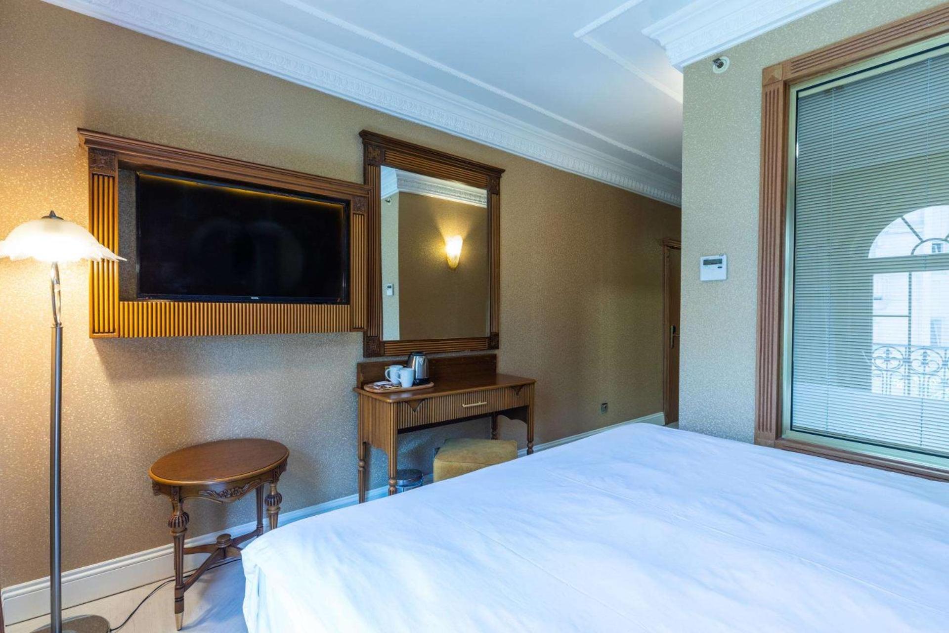 Wyndham Istanbul Old City Exteriér fotografie A room at the hotel
